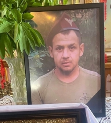 Через 9 місяців після загибелі: на Волині провели в останню дорогу полеглого воїна Олега Юзипчука 
