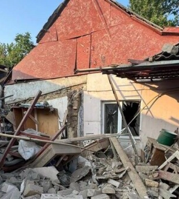 Наслідки ворожих атак на Херсон та область: двоє загиблих і 11 постраждалих, серед яких дитина. ФОТОрепортаж