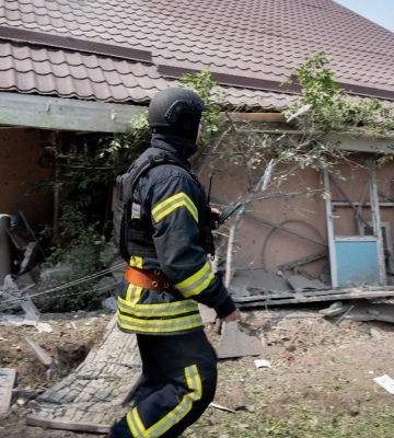 У Сумах росіяни вдарили по інфраструктурі та будинках, поранені люди