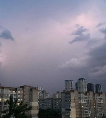 Гроза, град та сильний вітер: синоптики прогнозують негоду на Київщині