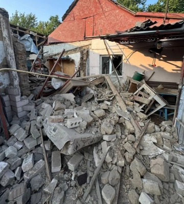 Наслідки ворожих атак на Херсон та область: двоє загиблих і 11 постраждалих, серед яких дитина. ФОТОрепортаж