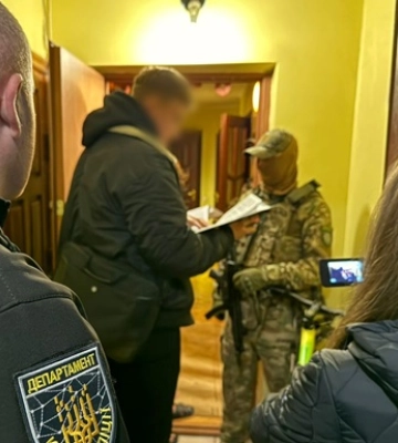 Виплати за полеглого сина: на Вінниччині жінку ошукали на майже мільйон гривень