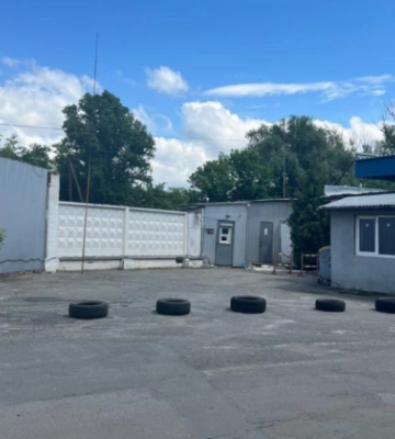 У Києві товариство самовільно звело нежитлову будівлю заради отримання землі під нею