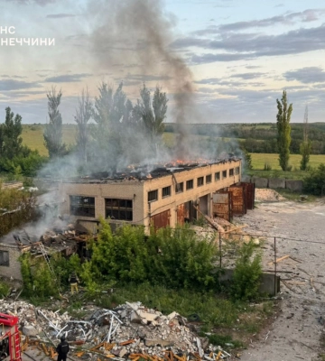 Російська армія обстріляла селище під Дружківкою: виникла масштабна пожежа на підприємстві