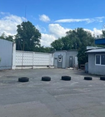У Києві товариство самовільно звело нежитлову будівлю заради отримання землі під нею