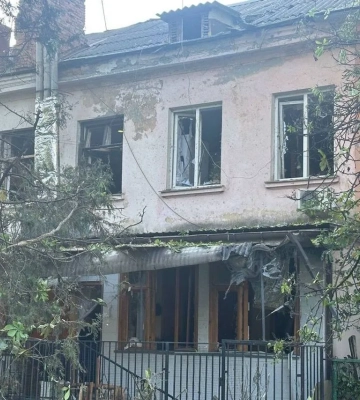 РФ атакувала Одесу безпілотниками: згоріли автомобілі, пошкоджено будинки