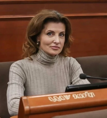 Собі – заводи, чоловікові – слона і мотоцикл. Стало відомо, як Марина Порошенко хотіла ділити майно у Крижопільському суді Собі – заводи, чоловікові – слона і мотоцикл. Стало відомо, як Марина Порошенко хотіла ділити майно у Крижопільському суді