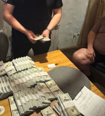 У Києві затримали шахраїв, які продавали посаду директора держпідприємства за $500 000