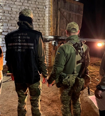 Троє волинян переправляли сигарети безпілотником до Польщі 