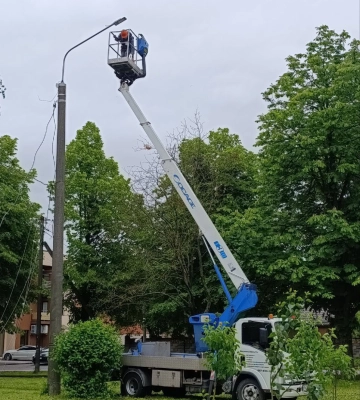 У сквері біля «Текстильника» в Рівному тепер стане світліше