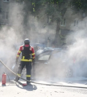 Ворог поцілив в автівки у центрі Сум, – ОВА