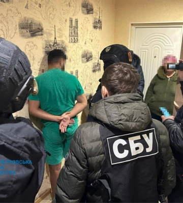 Ошукали на 3 млн грн родичів зниклих безвісти військових: на Дніпропетровщині викрито групу осіб. ФОТОрепортаж
