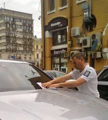 Скільки штрафів отримали порушники правил паркування у Києві за весну