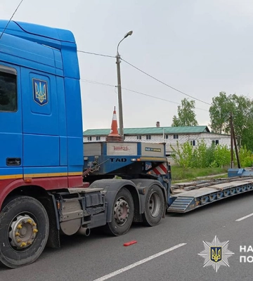 ДТП на Хмельниччині: у Славуті багатотонна вантажівка збила 33-річного пішохода, - поліція