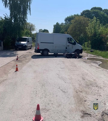 На Тернопільщині внаслідок двох ДТП постраждали літній мотоцикліст та троє дітей, - поліція