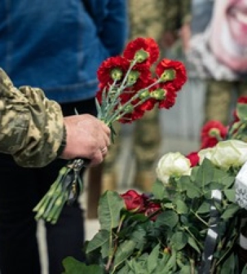 В Киеве прощаются с телеведущим и военным Максимом Нелипой - фоторепортаж