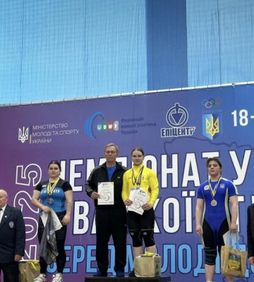 Кропивницькі спортсменки завоювали «золото» та «срібло» чемпіонату України з важкої атлетики