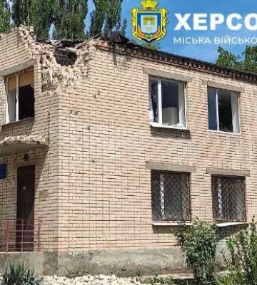 Армія РФ дронами атакувала Херсон, є травмований