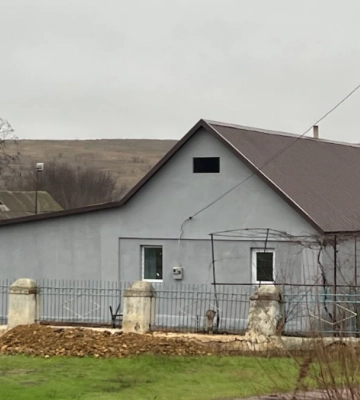 У Херсоні через обстріл пошкоджено заклад середньої освіти