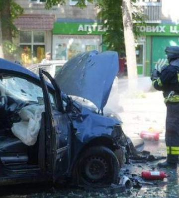 Погибшие на дороге и окровавленные салоны авто: жуткие кадры после удара по Сумах