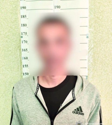 Під Дніпром на зупинці побили чоловіка