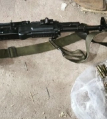 Зберігали набої, автомат, гранату та РПГ: поліцейські вилучили зброю у підозрюваних на Миколаївщині