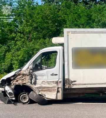 На Кіровоградщині водій Mercedes-Benz скоїв потрійну ДТП