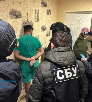 Ошукали на 3 млн грн родичів зниклих безвісти військових: на Дніпропетровщині викрито групу осіб. ФОТОрепортаж
