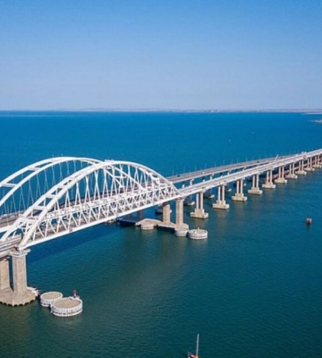 Оккупанты снова перекрыли Крымский мост