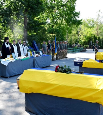 У Кропивницькому провели в останню путь трьох загиблих військових 