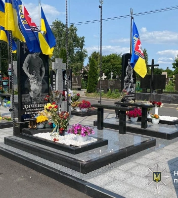 Поліцейські затримали черкащанина за наругу над могилами військових завдяки камерам (ФОТО)