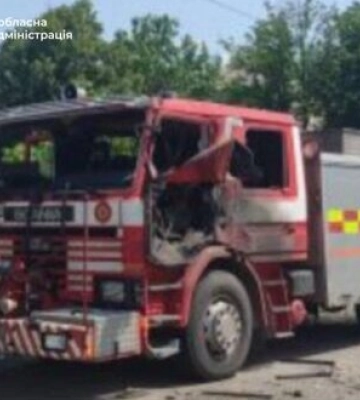 Окупанти вдарили по селищу на Запоріжжі: згоріла пожежна автівка. ФОТО