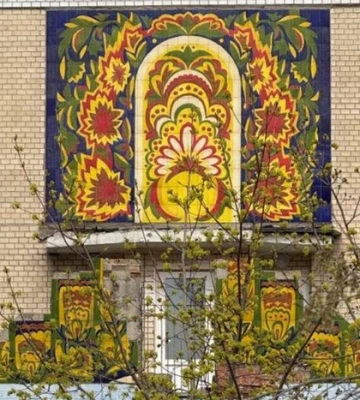 У Києві знищуються унікальні майолікові панно у стилі Марії Примаченко 