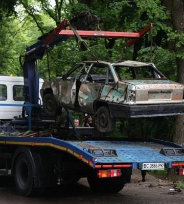 У Львові евакуювали ще дві покинуті автівки з вулиць