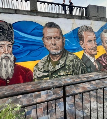 Мурал із Залужним та національними лідерами зʼявився у Києві