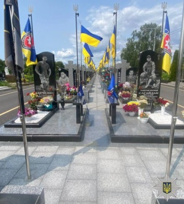 У Черкасах взяли під варту підозрюваного у нарузі над могилами загиблих військових