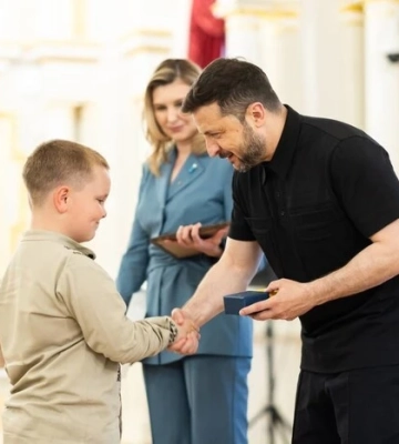 Президент уперше вручив дітям нагороду «Майбутнє України»