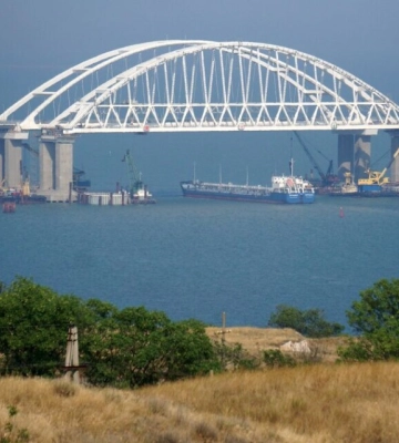 Через підрив СБУ пошкоджено ключову та складну частину Кримського мосту — спікер ВМС Плетенчук