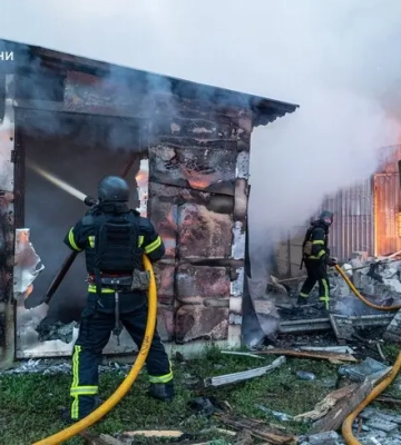 Рятувальники показали наслідки нічної атаки РФ на Харків