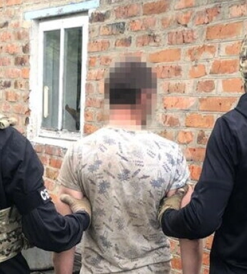 Цікавив "графік" вильотів та посадок літаків ЗСУ на Хмельниччині: затримано ворожого агента, який готував удар РФ по аеродромах, -&amp;hellip;