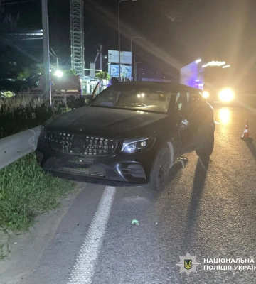 На Львівщині водій  Volkswagen Vento не розминувся з деревом