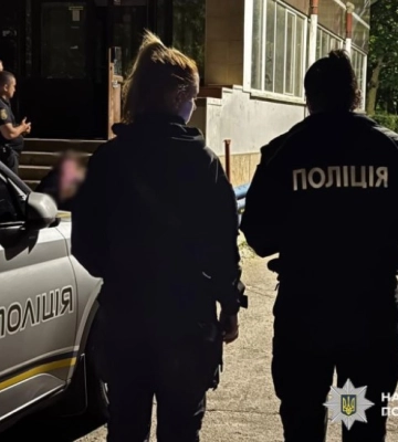 В Південному 15-річна дівчина стрибнула з даху багатоповерхівки
