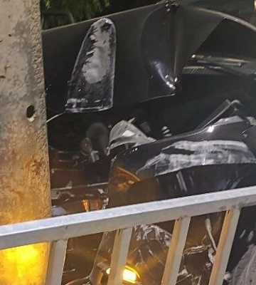 Небезпечний маневр: у Дніпрі Infiniti зніс електроопору