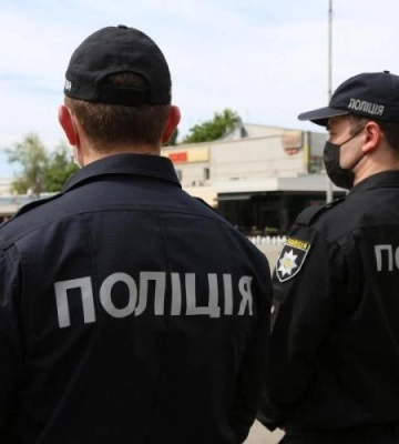 На Львівщині судили дівчину, яка вилізла на дорожній знак та зняла відео під музику РФ