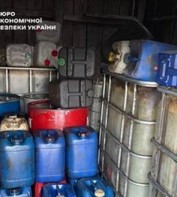 Детективи Бюро економічної безпеки викрили 3 чоловіків, які налагодили незаконний продаж пального на Полтавщині
