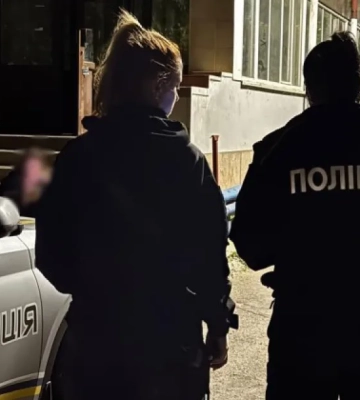 У Південному 12-річна дівчинка загинула після падіння з даху багатоповерхівки