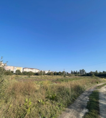 У Жовкві продають півтора га землі під багатоквартирну житлову забудову