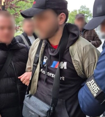 У Києві власник барбершопу допомагав клієнтам тікати від мобілізації за кордон