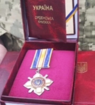 У громаді на Волині урочисто вручили державні нагороди полеглих воїнів їхнім родинам