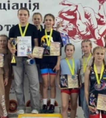 Спортивні перемоги та підтримка героїв: чемпіонат з боротьби у Рокитному зібрав понад 140 учасників